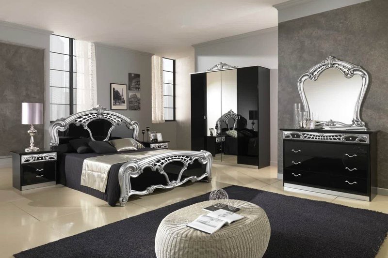 Cool Classic Design Bedroom Applying Black Bedroom Furniture With King Bed And Twin Nightstands Furnished With Mirror On Vanity And Completed With Soft Table On Rug