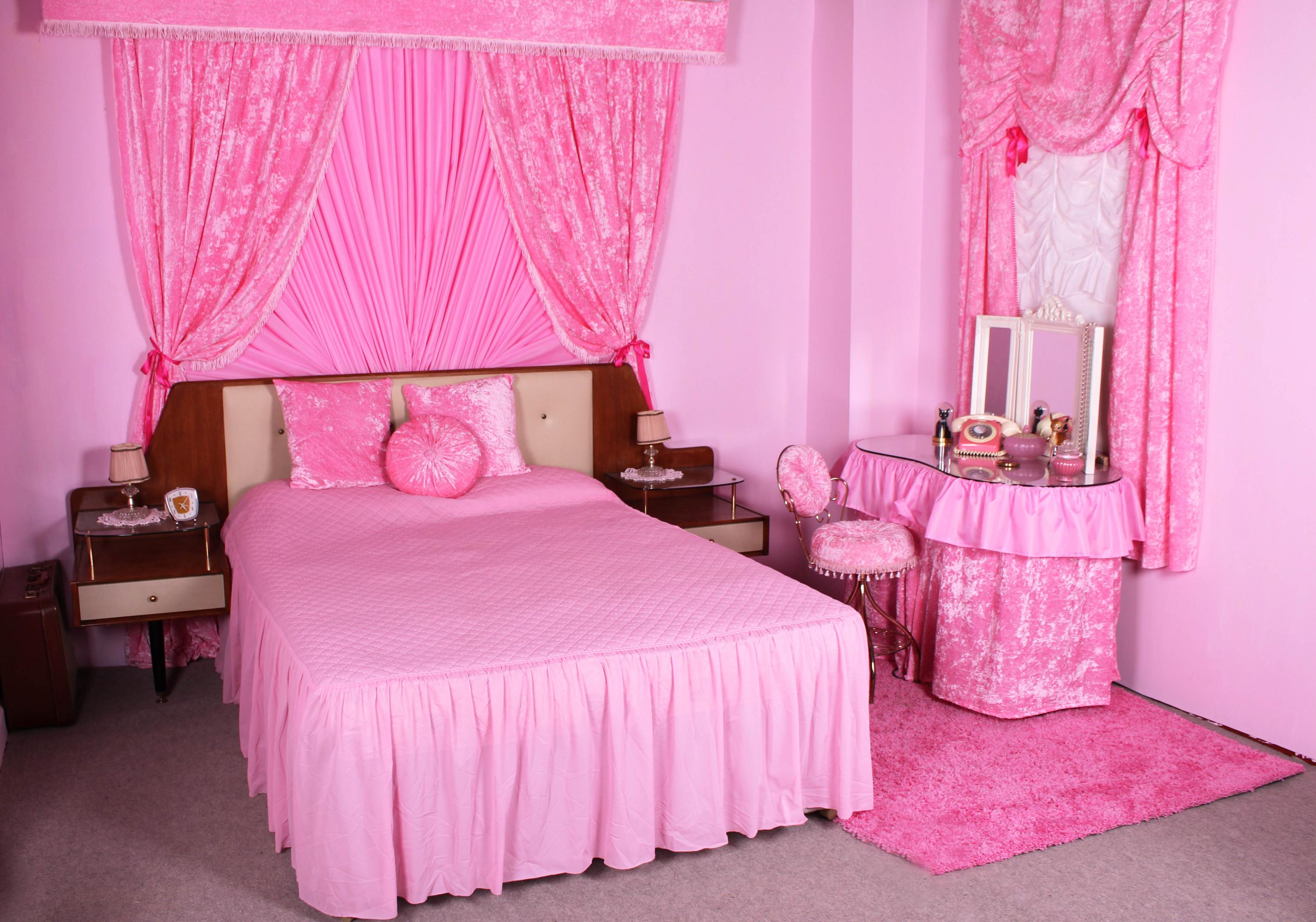 Hot Pink Bedroom Decorating Ideas